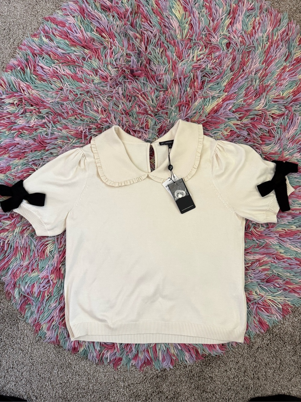 Adrianna Papell Cream Short Sleeve Knit Top with Black Bow Accents. Size M. NWT